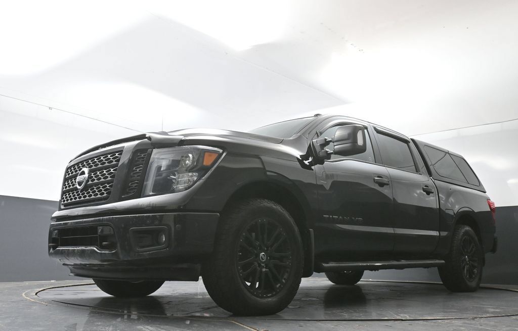 Used 2018 Nissan Titan SV AWD/4WD image 50