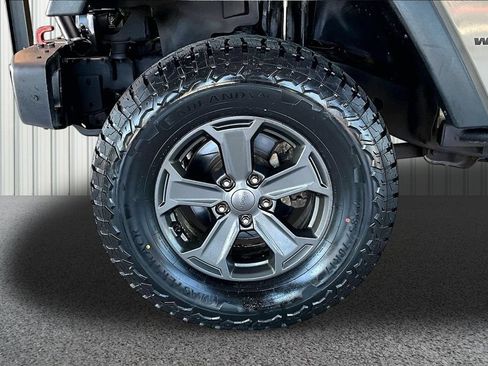 Used 2017 Jeep Wrangler Rubicon w/ Quick Order Package 24Z Recon AWD/4WD image 35