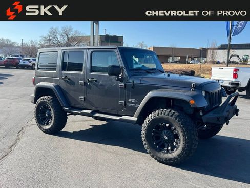 Used 2014 Jeep Wrangler Unlimited Sahara w/ Connectivity Group image 4