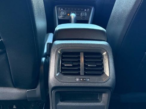 Used 2019 Volkswagen Tiguan SE image 27