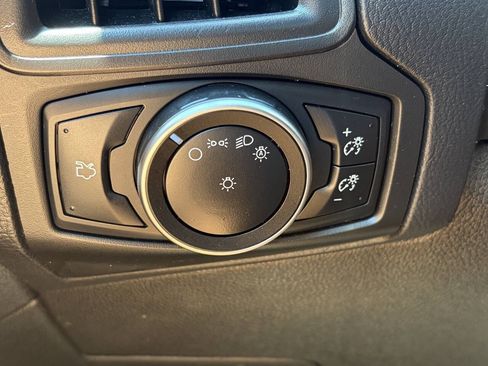 Used 2016 Ford Focus SE FWD image 18