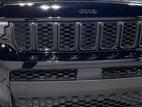 Used 2025 Jeep Grand Cherokee L Limited w/ Black Appearance Package image 39