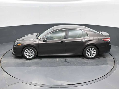 Used 2019 Toyota Camry LE image 27