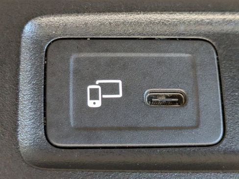 Used 2023 Mercedes-Benz GLB 250 image 23