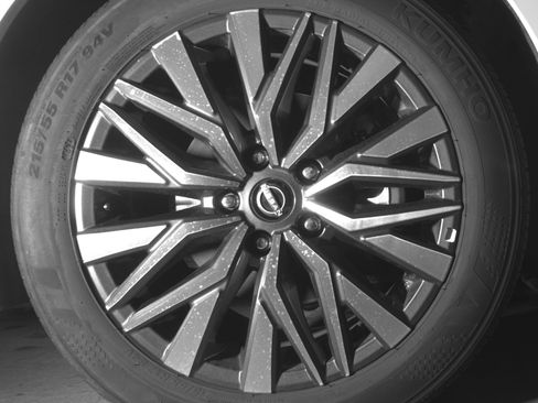 Used 2025 Nissan Altima 2.5 SV FWD image 13