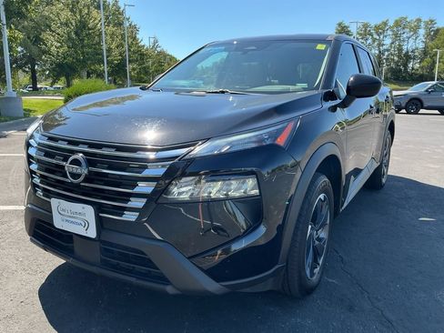 Used 2025 Nissan Rogue SV FWD image 4