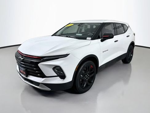 Used 2024 Chevrolet Blazer LT w/ Redline Edition FWD image 3