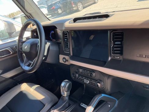 Used 2023 Ford Bronco Wildtrak image 11