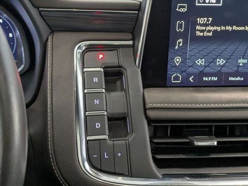 Used 2022 GMC Yukon SLT w/ SLT Premium Package image 12