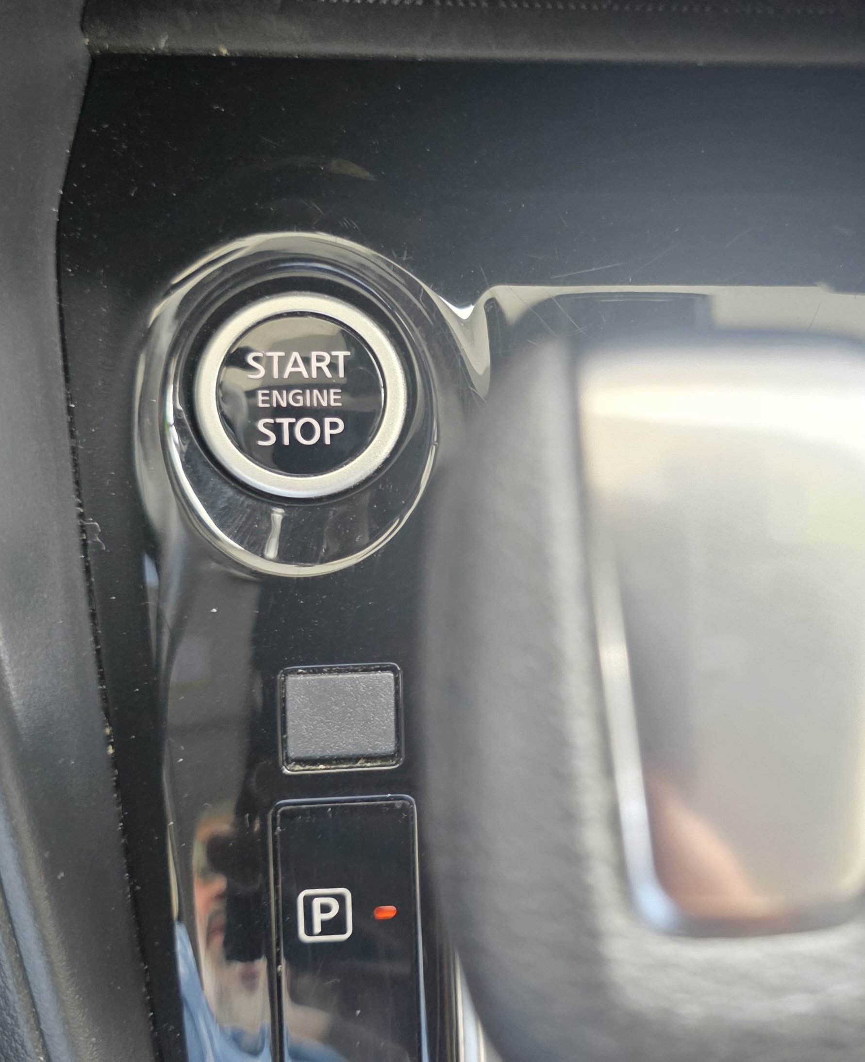 Used 2024 Nissan Versa SR FWD image 23