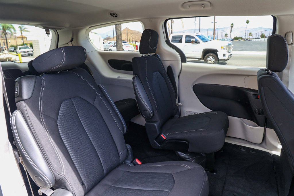 Used 2024 Chrysler Voyager LX FWD image 18