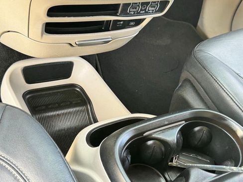 Used 2022 Chrysler Pacifica Touring-L FWD image 25