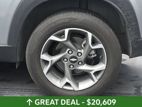 Used 2025 Chevrolet Trax LT FWD image 15