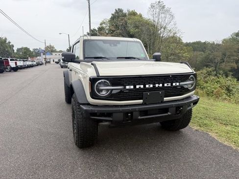 New 2025 Ford Bronco Badlands image 14