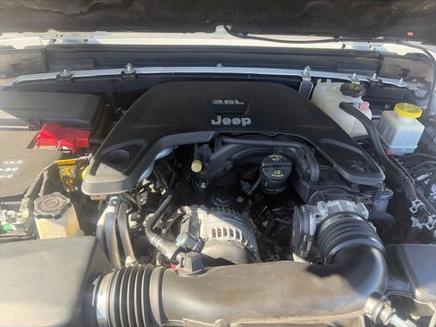 Used 2020 Jeep Gladiator Rubicon AWD/4WD image 38