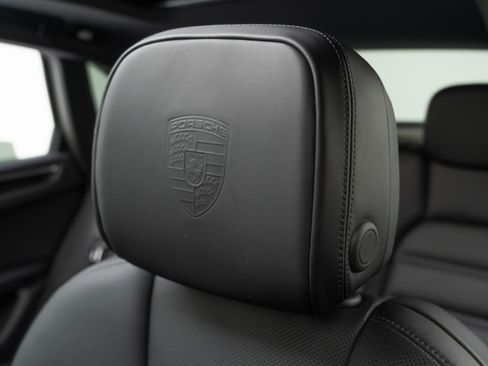 Used 2026 Porsche Macan AWD/4WD image 18