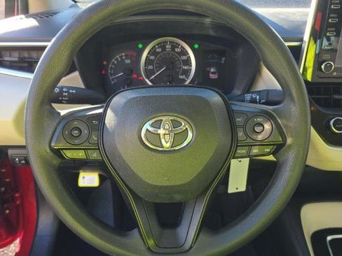 Used 2021 Toyota Corolla LE image 23
