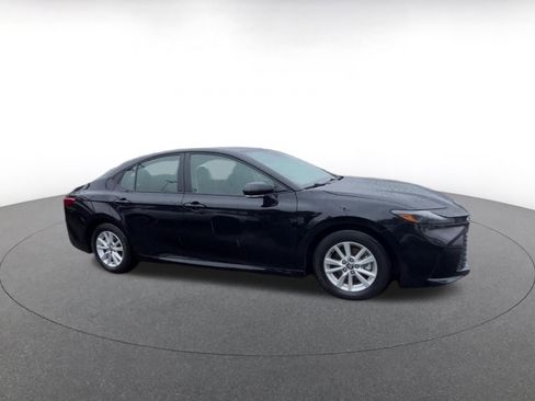 Used 2025 Toyota Camry LE image 2