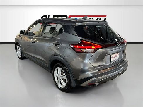 Used 2022 Nissan Kicks S image 5