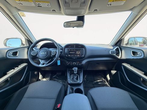 Used 2025 Kia Soul LX FWD image 11