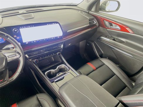 Used 2025 Chevrolet Traverse RS w/ LPO, Floor Liner Package AWD/4WD image 27