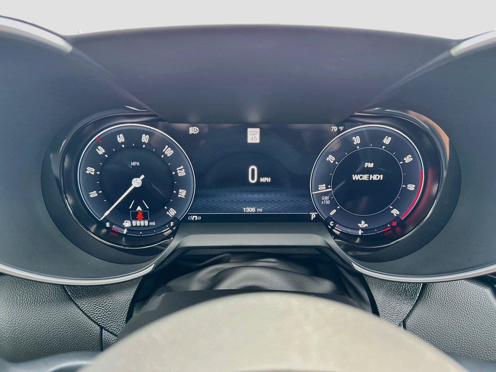 Used 2025 Alfa Romeo Giulia w/ Driving Assist Package RWD image 11