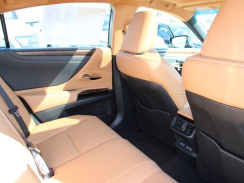 Certified 2025 Lexus ES 300h w/ Premium Package image 7