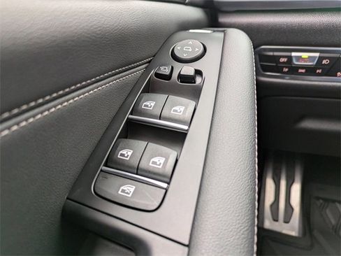 Used 2023 BMW X5 M50i w/ Executive Package image 27