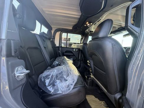 Used 2020 Jeep Gladiator Overland AWD/4WD image 21