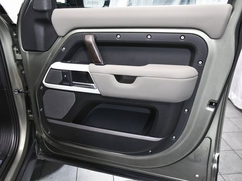 Used 2021 Land Rover Defender 110 X-Dynamic SE image 15