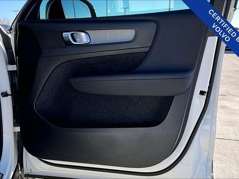 Used 2024 Volvo XC40 B5 Plus image 25
