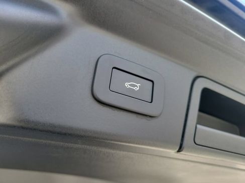 Used 2025 Land Rover Range Rover Velar Dynamic SE AWD/4WD image 10