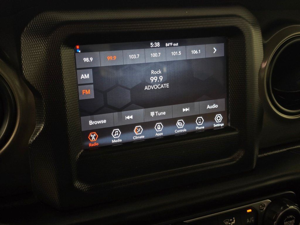 Used 2022 Jeep Gladiator Sport AWD/4WD image 18