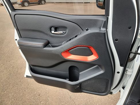 Used 2023 Nissan Frontier PRO-4X w/ Technology Package image 13