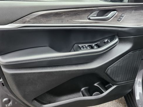 Used 2023 Jeep Grand Cherokee L Limited image 27