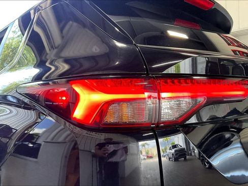 Used 2024 Mitsubishi Outlander SE FWD image 17