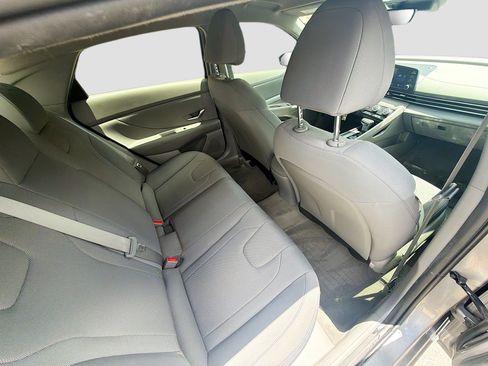 Used 2021 Hyundai Elantra SE FWD image 28