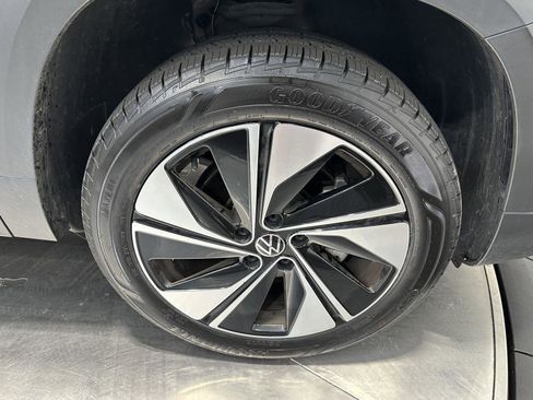 Used 2023 Volkswagen Taos SE AWD/4WD image 12