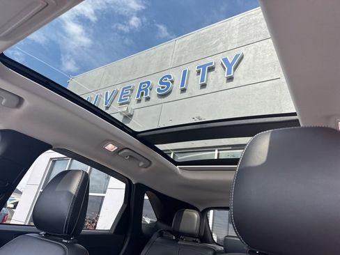 Used 2024 Ford Escape Platinum w/ Premium Technology Package image 4