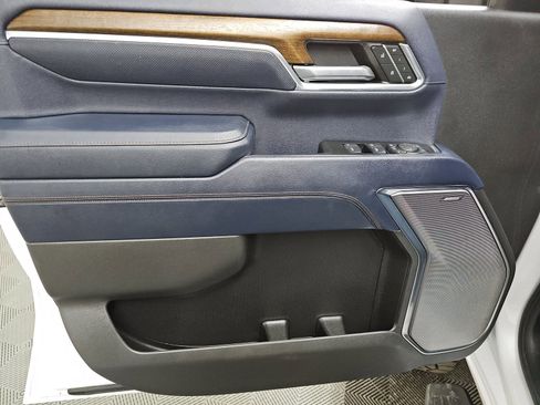 Used 2024 Chevrolet Silverado 3500 High Country w/ Technology Package image 11