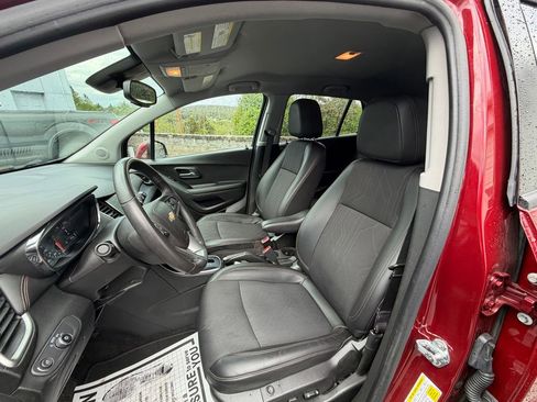 Used 2022 Chevrolet Trax LT w/ LT Convenience Package AWD/4WD image 9