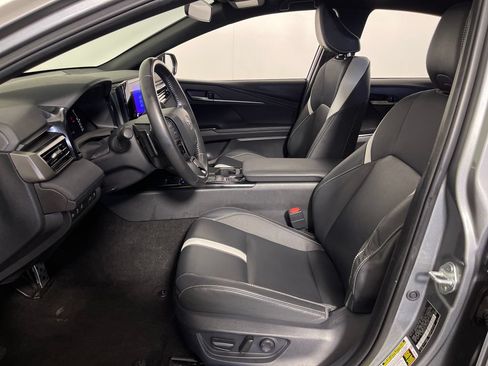 Used 2025 Toyota Camry SE FWD image 12