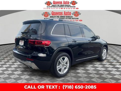 Used 2021 Mercedes-Benz GLB 250 4MATIC w/ Premium Package image 7