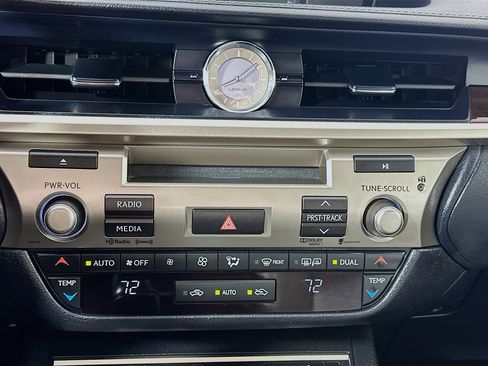 Used 2013 Lexus ES 350 w/ Luxury Pkg FWD image 16