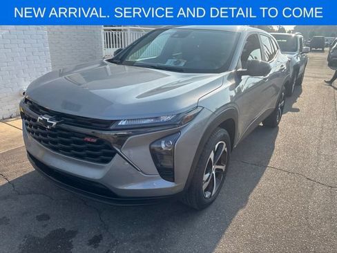 Certified 2024 Chevrolet Trax RS w/ Driver Confidence Package FWD image 2