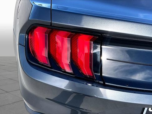 Used 2020 Ford Mustang Coupe RWD image 25