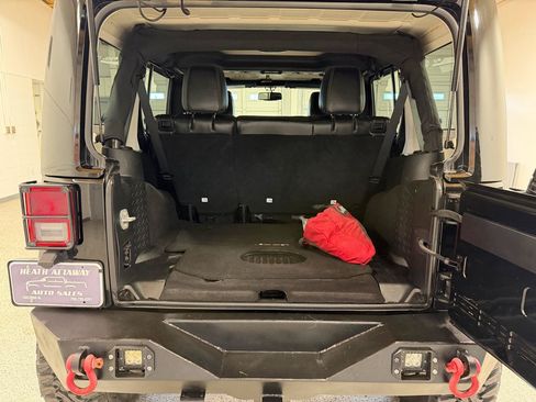 Used 2016 Jeep Wrangler Unlimited Rubicon AWD/4WD image 10