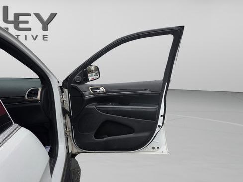 Used 2017 Jeep Grand Cherokee Limited w/ Luxury Group II image 28