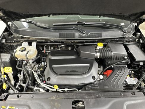 Used 2024 Chrysler Pacifica Touring-L FWD image 41
