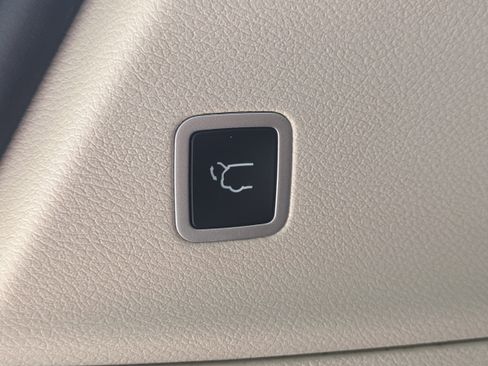 Certified 2023 Chrysler Pacifica Touring-L image 14